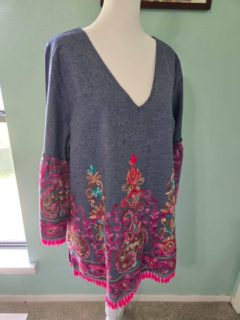 Calesas Long Sleeved Embroidered Tunic. Size XL